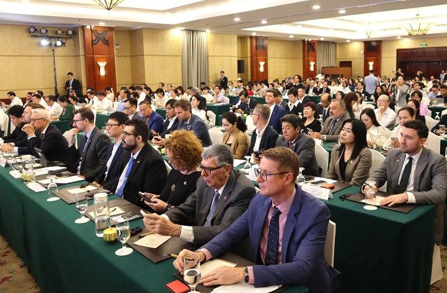 hinh quoc te 1761802917383738068936